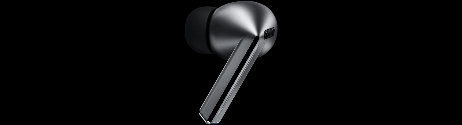 Une oreillette Galaxy Buds3 Pro de couleur Argenté montrant les Blade Lights, le pare-vent, les fonctions Balayage et Contrôle par pincement.